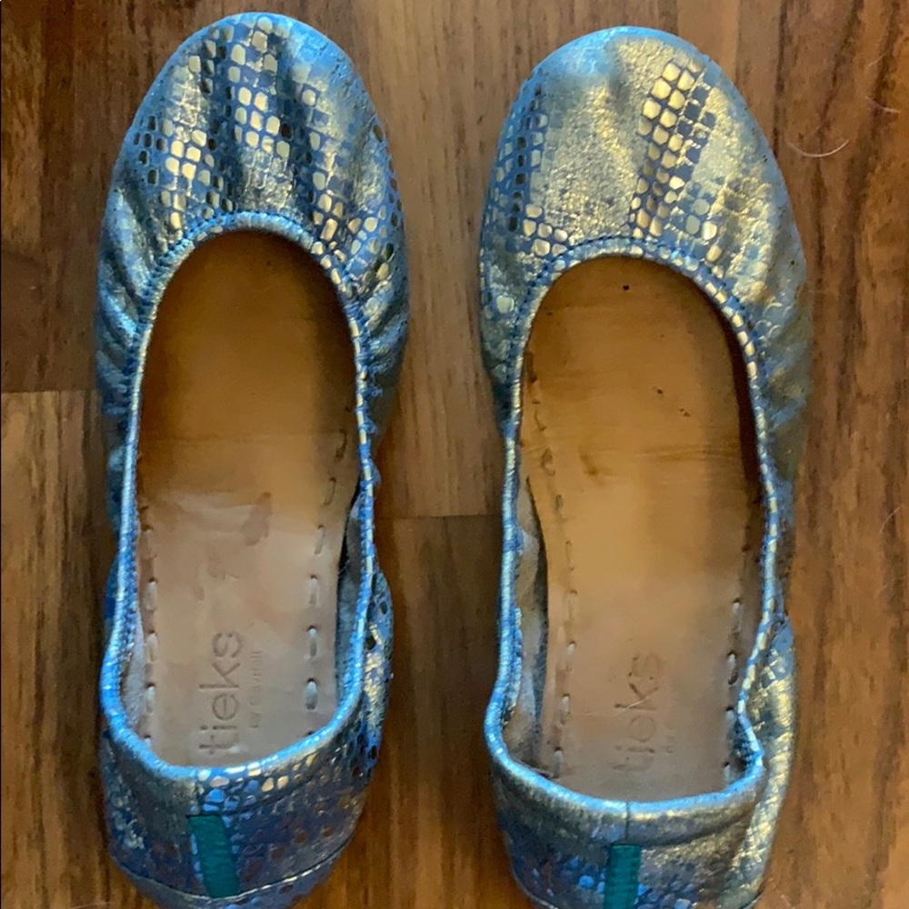 Paradise Blue Tieks